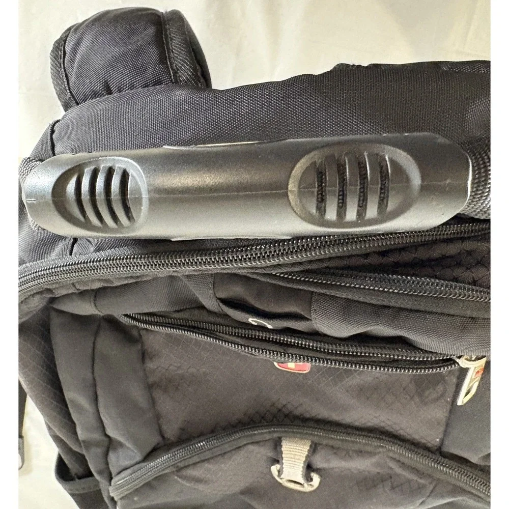 SWISSGEAR Black Backpack Men‎ Padded Zip Multiple Pockets Travel Business Casual